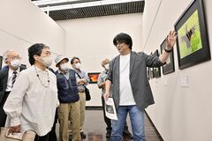 総会開き年間賞表彰／古市氏ギャラリートーク