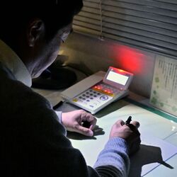 苦しみに向き合い「少しでも元気になってほしい」　夜につながる「唯一無二」の肉声　いのちの電話の相談員