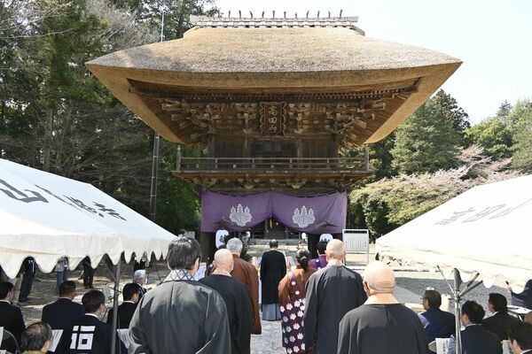 専修寺で行われた楼門の完成記念式