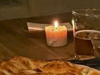 【世界の街から】灯に照らされて