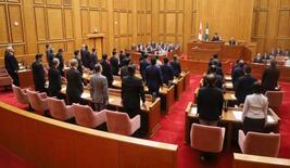 第三者調査求める決議可決