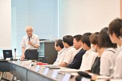 柳田さんと戦争語る