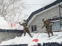陸自、青森市で除雪作業開始
