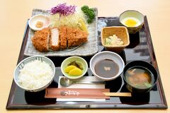 【食べた？】脂甘く ボリューム満点　那須三元豚のロースかつ膳　とんかつ こがね亭（大田原）