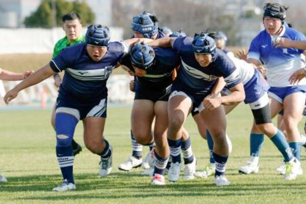 尾道―桐蔭学園 前半、モールで押し込みトライを決める桐蔭学園の選手たち=花園