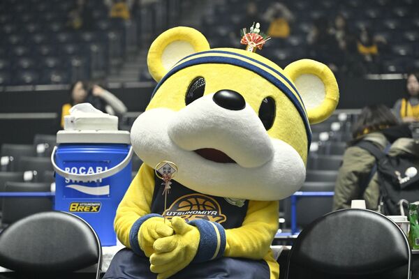 正月飾りを身につけて会場に現れたブレッキー