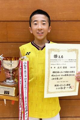 男子6年以下シングルスで優勝した北川(みはら)