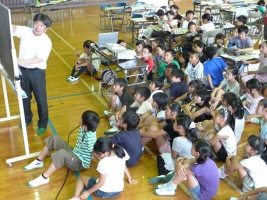 記事の書き方学ぶ／壬生東小