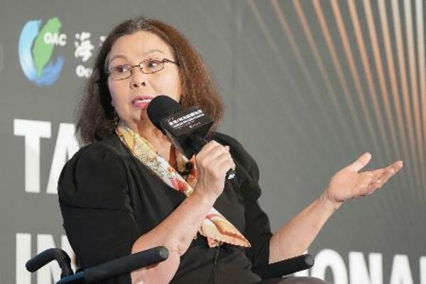 中国による海洋進出への対応を話し合う国際討論会で発言するダックワース米上院議員=8日、台北(共同)
