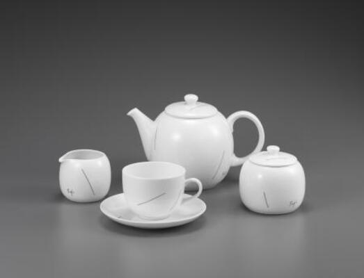 　清川泰次さんによるデザインのテーブルウエア（撮影：Ｓ＆Ｔ　ＰＨＯＴＯ、世田谷美術館蔵）（提供写真）