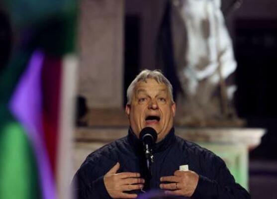 ハンガリー・ジェールでの選挙集会で話すオルバン首相=3月(ロイター=共同)