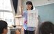 授業で熱心に指導する赤堀教諭。企業勤務などの経験を経て教職に就いた＝９月、大田原市紫塚小