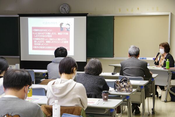 居場所関係者が発達障害のある子どもへの支援について学んだ会議