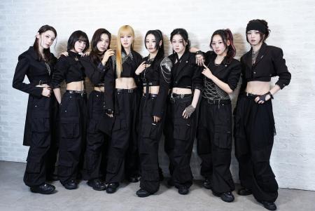 　左からＭＩＡ、ＭＩＫＡ、ＭＯＭＯＫＡ、ＲＩＮＫＡ、ＡＮＡＭＩ、ＨＯＮＯＫＡ、ＳＡＲＡ、ＬＵＮＡ