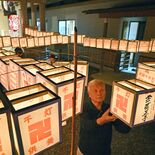 境内包む温かな光　日光で「千灯供養祭」、先祖供養で灯籠奉納