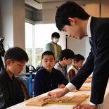 藤井聡太王将と小中学生が対局　アドバイスに「緊張とうれしい気持ち」　大…