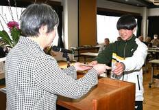 設立３０周年の節目を祝う