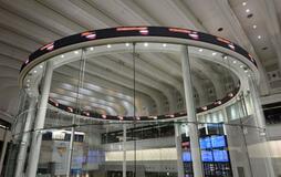 東証続伸、終値５万８８５０円