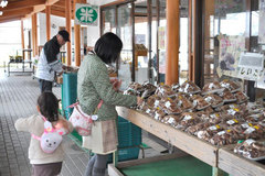 元気あっぷむら農産物直売所　ＪＡしおのや　豊富な作物１００％地産地消