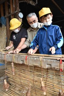伝統のよしず作り学ぶ　栃木