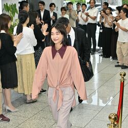 NHK朝ドラ「風、薫る」ヒロイン役・見上愛さんが栃木県内各地で意気込み　下野新聞社など訪問