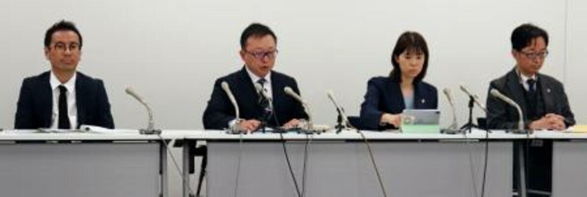 　記者会見する横浜市教育委員会の第三者委員会＝２５日午前、横浜市役所