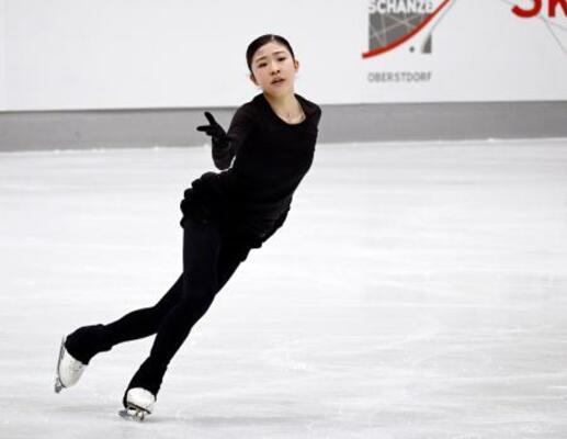　公式練習で調整する千葉百音＝オーベルストドルフ（共同）