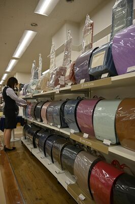 ランドセルが並ぶ東武宇都宮百貨店の売り場＝１３日午後、宇都宮市宮園町
