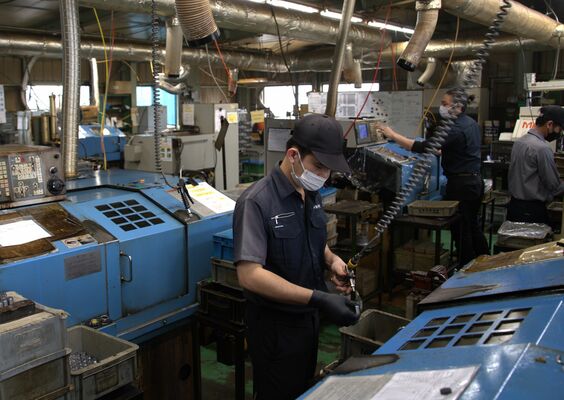 自動車部品などを製造する島田製作所の工場＝４月下旬、足利市田中町