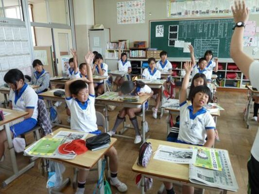 新聞の役割学ぶ／佐野市三好小