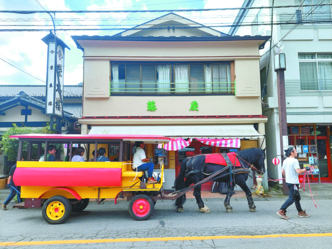 5年ぶりに塩原温泉街に「トテ馬車」のある風景がよみがえりました