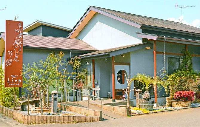 落ち着いた雰囲気の店構え