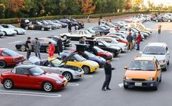 往年の日本車約１００台パレード