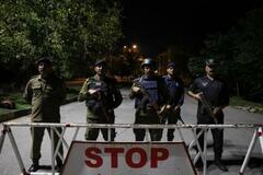 パキスタン厳戒、武装兵が巡回