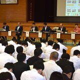 県議会が初の県政ミーティング　大田原高生と政治談義　１、２年生400人参加