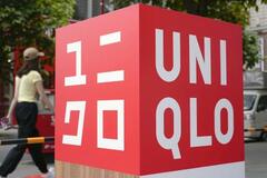 ファストリ初任給３７万円