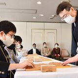 大田原市内の小中学生、藤井八冠間近に　プロと多面指し対局も　王将戦７番勝負