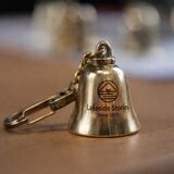 中禅寺湖に沈むルアーを「熊鈴」に再生　聖地守るクラウドファンディング、目標1500万円