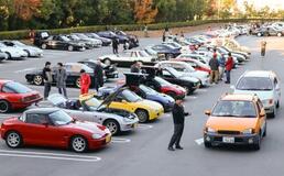 往年の日本車約１００台パレード