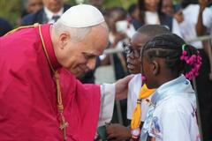 トランプ米大統領対立に注目集中