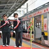 外装、座席にイチゴ模様　東武宇都宮線、県誕生150年記念しラッピング列車