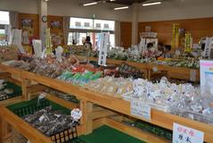 オープン１年、来場者増　森友直売所スマイル館　ＪＡかみつが