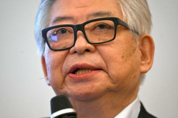 　シンポジウム「岐路に立つ日本の政党政治」で基調講演する保阪正康さん＝２日午後、東京都内