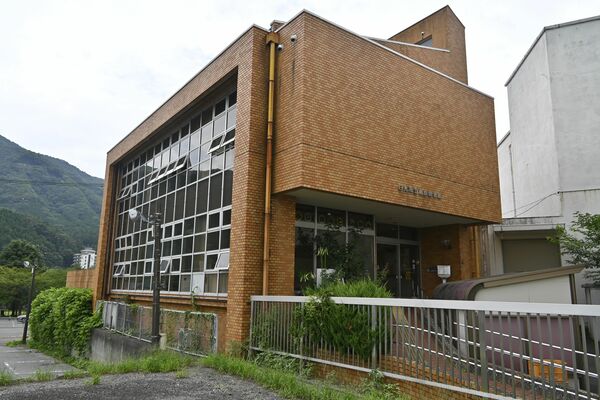 老朽化に伴い先行して仮設施設の整備を検討する藤原図書館