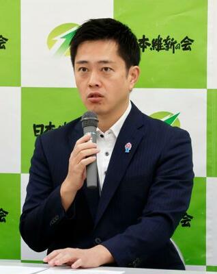 　「副首都」構想を巡るプロジェクトチーム会合であいさつする日本維新の会の吉村洋文代表＝３０日午前、大阪市中央区