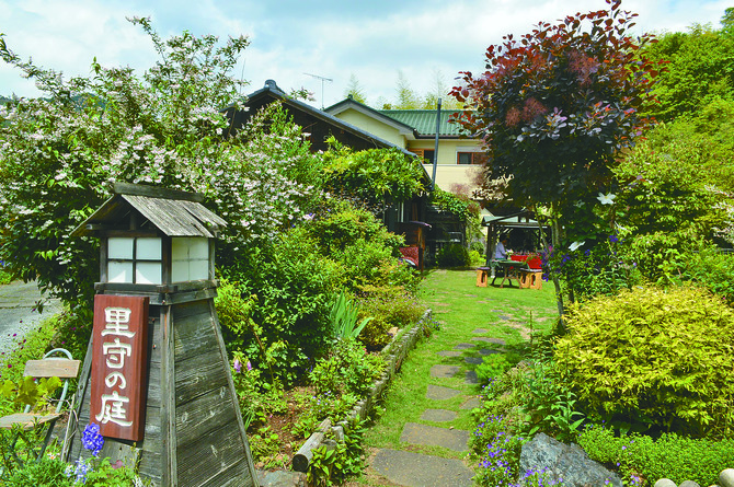店は大海戸の看板を目印に山際の細い道を進んだ一番奥。