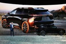 スバル、３列シートのＥＶ披露