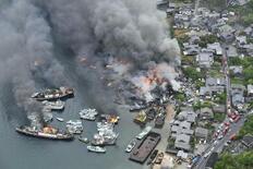 呉市の船舶解体現場の火災鎮圧