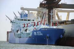 ＬＮＧ船に海上で燃料