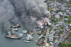 呉市の船舶解体現場の火災鎮圧